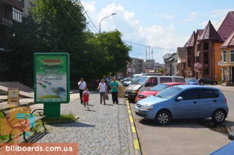 Сiтiлайт B у Тячеві вул. Незалежності, центр міста, біля страхової компанії Acsa та магазину Міленіум, автобусні зупинки, великий потік пішоходів Фото 1