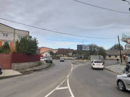 Білборд, Бігборд (Борд)  A у Тячеві м. Тячів пл.Карла-Маркса, круг, потужна транспортно-пасажирська розв'язка вокзажи: ЖД, і АВТО. Фото 1