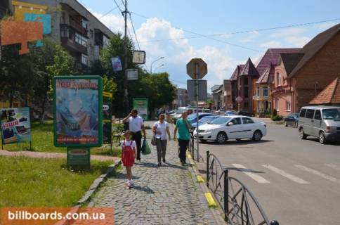 Citylight B in Tyachiv st. Nezaleznosti, centr mista, bila strahovoi kompanii Acsa ta magazinu Milenium, avtobusni zupinki, velikij potik pisohodiv Photo 1