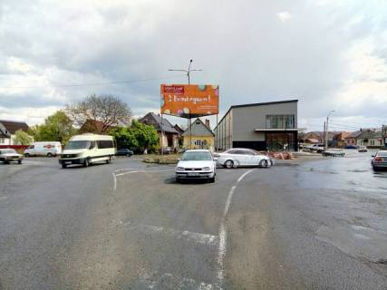 Білборд, Бігборд (Борд)  A у Тячеві м. Тячів пл.Карла-Маркса, круг, потужна транспортно-пасажирська розв'язка вокзажи: ЖД, і АВТО. Фото 1