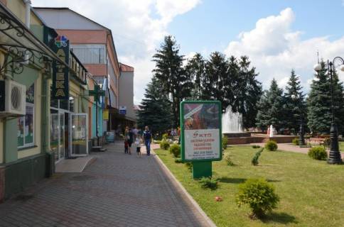 Ситилайт A в Тячеве, 1.2x1.8  вул. Незалежності, центр міста, біля торгового комплексу Діамант та районної аптеки, напроти торгового комплексу Меркурій, великий потік пішоходів фото 1