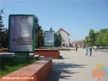Ситилайт B в Тячеве вул. Незалежності, центр міста, вхід біля Універмагу, Ексім банку, напроти продуктового магазину, масове скупчення людей фото 1