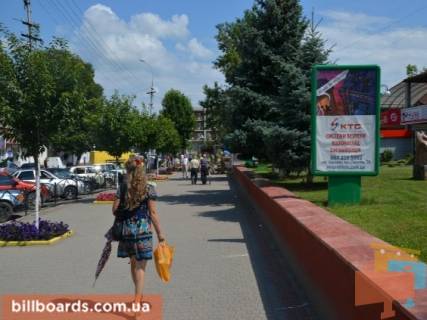 Сiтiлайт A у Тячеві вул. Незалежності, центр міста, біля Ексім банку, кіосків,  напроти продуктового магазину та редакції Дружба, масове скупчення людей Фото 1