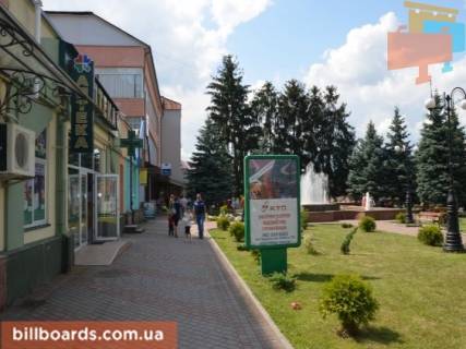 Сiтiлайт A у Тячеві вул. Незалежності, центр міста, біля Ексім банку, напроти продуктового магазину та редакції Дружба, масове скупчення людей Фото 1