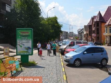 Ситилайт B в Тячеве вул. Незалежності, центр міста, біля страхової компанії Acsa та магазину Міленіум, автобусні зупинки, великий потік пішоходів фото 1