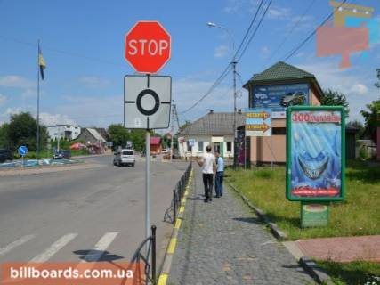 Сiтiлайт A у Тячеві вул. Незалежності, центр міста, біля страхової компанії Acsa та магазину Міленіум, автобусні зупинки, великий потік пішоходів Фото 1