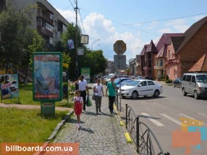 Ситилайт B в Тячеве вул. Незалежності, центр міста, біля страхової компанії Acsa та магазину Міленіум, автобусні зупинки, великий потік пішоходів фото 1