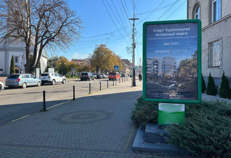 Сiтiлайт A у Тячеві, 1.2x1.8  м. Тячів на розі вул. Незалежності та Жовтнева, , біля міліції Приват банку та піцерії Дольче Віта Фото 1