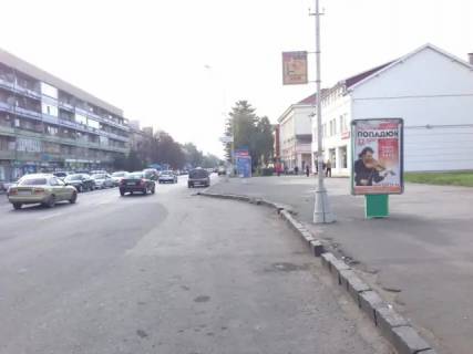 Ситилайт B в Ужгороде, 1.2x1.8  м.Ужгород просп. Свободи,біля   16-ти поверхівки, Приватбанку, зупинка міського транспорту, пошта, світлофор, пішохідний перехід,в сторону у-магу Україна фото 1