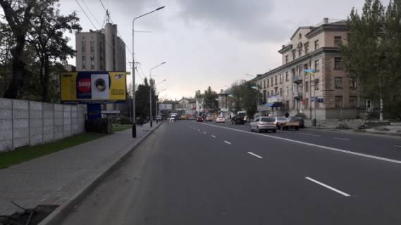 Билборд B в Мелитополе, 3х6  пр. Богдана Хмельницкого, 9 центральный проспект, центр города фото 1