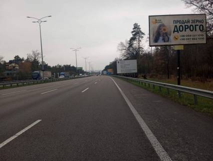 Билборд A в Киеве, 6х3  Бориспільська траса, навпроти  ресторанау "Козацький стан" (межа міста, стелла Києва,  будівельний супермаркет Нова Лінія). 1,5 км до Харківської площі. Електроопора № 16 (в районі 19 км 200 м), у напрямку до Києва фото 1