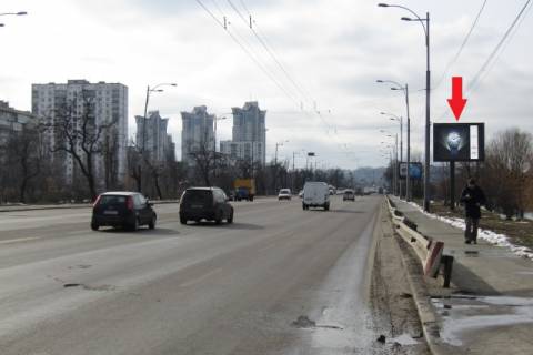 Білборд, Бігборд (Борд)  A у Києві, 3.14x2.3  Соборності (Возз'єднання) просп., (АТБ-Маркет, Приват Банк, навпроти МакДональдз), в напрямку міст Патона, центр Фото 1