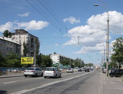 Билборд B в Киеве Воскресенський (Перова б-р) проспект,11 на остановке. В сторону просп. Романа Шухевича (Генерала Ватутіна) схема