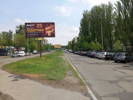Билборд A в Киеве, 6х3  Шолом-Алейхема вул., 18 (АТБ-маркет, Ощадбанк, Центр Дитячої та Юнацької Творчості), на розподілювачі, в напрямку Кубанської України вул. (Маршала Жукова). фото 1