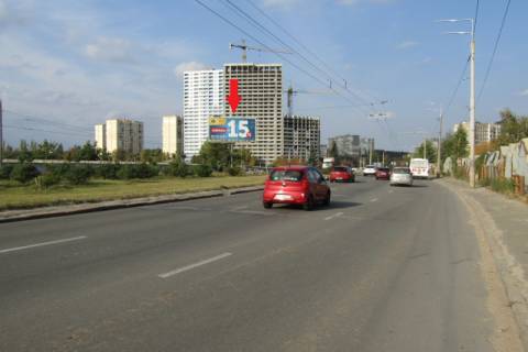 Білборд, Бігборд (Борд)  A у Києві, призма  Виговського Івана вул. (Маршала Гречко), на розподілювачі (Ашан, Ресторан Прага, Еко-марткет), в напрямку Правди просп. Фото 1