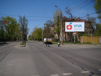 Билборд A в Киеве, 6х3  Щусєва Академіка вул. (Технічний ліцей, Приватбанк, АТБ-маркет), на перетині в Родини Глаголєвих вул. (Академіка Грекова)., в напрямку станції метро Сирець фото 1