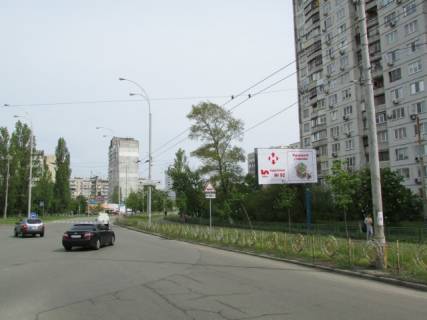 Білборд, Бігборд (Борд)  A у Києві, 6x3  Героїв Дніпра вул. - Зої Гайдай вул., 12/10 (оптика Fielmann, Приватбанк, Еко-маркет, Укрсиббанк), в напрямку станції метро Героїв Дніпра Фото 1