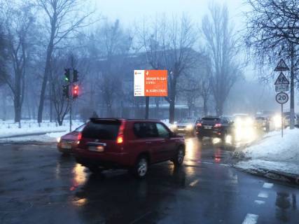 Билборд B в Киеве, 6x3  ул. Головка, 6. На светофоре. Соломенский рынок. В сторону просп. Валерія Лобановського (Червонозоряний) фото 1