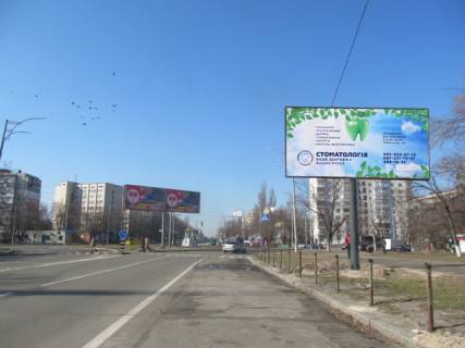 Билборд A в Киеве, 6x3  Лісовий просп., 31 (Аптека Мед-Сервіс, АТБ-маркет, Приватбанк, Сільпо), на перетині з Кубанської України вул. (Маршала Жукова)., в напрямку Братиславська вул. фото 1