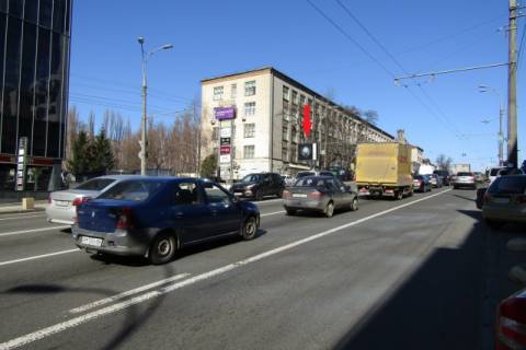 Білборд, Бігборд (Борд)  B у Києві, 3.14x2.3  Вадима Гетьмана, вул, 4 ТЦ Космополіт, на мосту, в напрямку з центру Фото 1