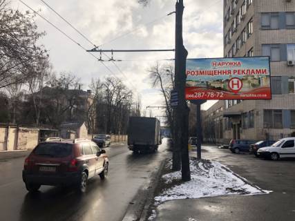 Билборд A в Киеве, 6x3  Нестерова Петра вул. (Київський національний економічний університет ім. Вадима Гетьмана, АЗС Amic, Аваль), 130 м до перетину з просп. Берестейський (Перемоги). фото 1