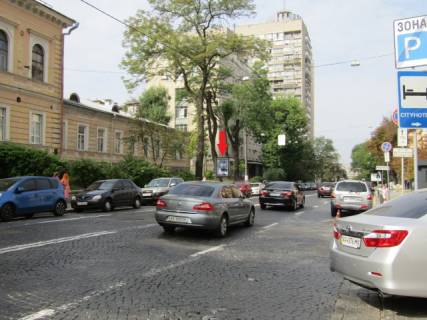 Скроллер B в Киеве Хмельницького Б. вул. 37 (CITYHOTEL, ПриватБанк), в напрямку О.Гончара вул., з центру - 299764 фото 1