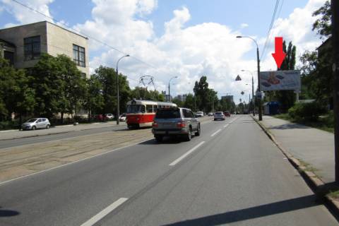 Білборд, Бігборд (Борд)  A у Києві, призма  Кирилівська вул. (Фрунзе вул.), 89 - вул. Хвойки В., (Ощадбанк, Парк Хвойки, стадіон "Спартак"), в напрямку О.Теліги вул. Фото 1