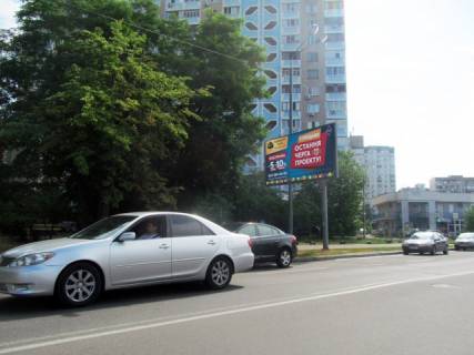 Білборд, Бігборд (Борд)  B у Києві, 6x3  Лісківська вул. 12 (Ощадбанк, ЖК Район, Аптека Доброго Дня), в напрямку Оноре де Бальзака вул. Фото 1