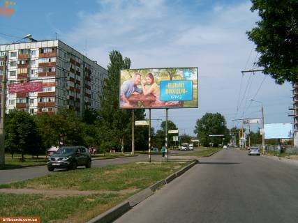 Білборд, Бігборд (Борд)  A у Запоріжжі вул. Бородинська, (Бородинський м-рн) на розподільчій полосі, напроти житлового будинку № 9, (~ 20 м. Від супермаркету "Сільпо") Фото 1