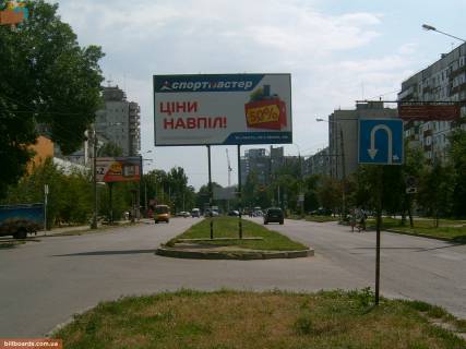 Білборд B у Запоріжжі вул. Бородинська, (Бородинський м-рн) на розподільчій полосі, напроти житлового будинку № 9, (~ 20 м. До супермаркету "Сільпо") Фото 1