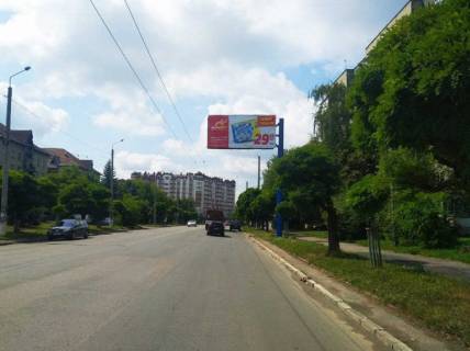 Білборд, Бігборд (Борд)  A у Івано-Франківську, 3х6  Бандери,60   перед кільцем                                Фото 1