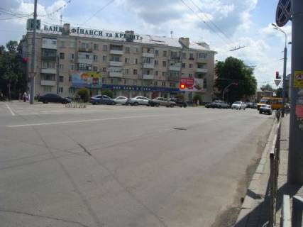 Призма A в Полтаве на перекр.Європейська вул. (Фрунзе) и ул. 1100-летия Полтавы ("Ботаник") - 122685 фото 1