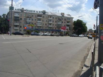 Призматрон, Призма A у Полтаві на перекр. Європейська вул. (Фрунзе) и ул. 1100-летия Полтавы ("Арбат Престиж") - 122683 Фото 1
