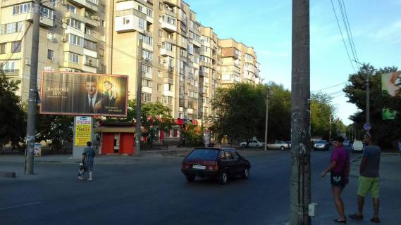 Билборд  в Мелитополе БР 065 А    призма ул.Героев Украины(Кирова), 48 (Кировский Рынок)В фото 1