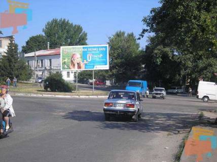 Билборд B в Изюме центр, рынок   ул.Кап.Орлова-ул.Гагарина (перекресток) фото 1