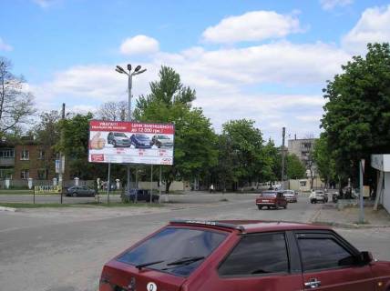 Билборд A в Изюме, 3х6  центр, рынок   ул.Кап.Орлова-ул.Гагарина (перекресток) фото 1