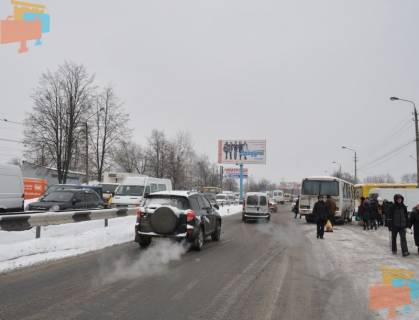 Билборд A в Черновцах, 3х6  вул. Калинівський ринок (розділова смуга) фото 1