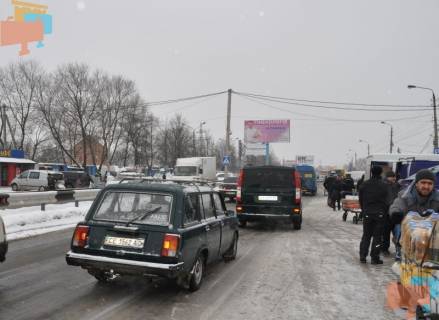 Билборд A в Черновцах, 3х6  вул. Калинівський ринок (розділова смуга) фото 1