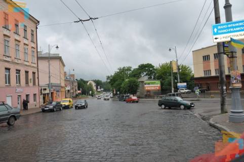 Билборд A в Черновцах, 3х6  вул. Гагаріна (Вокзальна) (фасад навпроти танка) фото 1