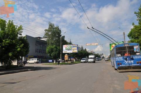 Билборд B в Черновцах, 3х6  вул.Сергія Скальда (Комарова) 1       (р-н. Автовокзала) фото 1
