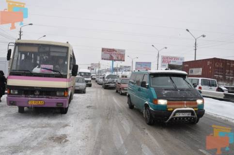 Билборд B в Черновцах, 3х6  вул. Калинівський ринок (розділова смуга) фото 1