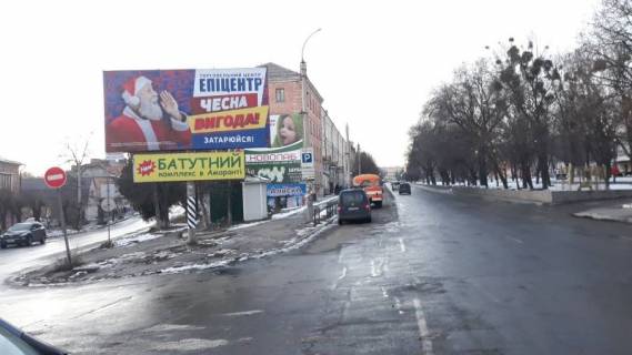 Білборд, Бігборд (Борд)  A у Умані, 6х3  (вул.Радянська)  вул. Небесної сотні, 14, на развилці з вул. Гайдамацька (вул.Рафаїла Чорного) (базар біля швейної фабрики), сторона А Фото 1