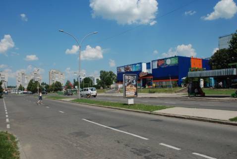 Citylight A in Yuzhnoukrainsk av. Nezavisimosti 35, Avtobusnaa ostanovka,produktovyj magazin Sil'po,pesehodnyj perehod. Photo 1