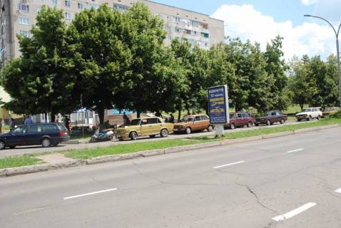 Ситилайт B в Южноукраинске, 1,2х1,8  пр. Незалежності 12, Стоматологія "Смайл", зоомагазин "Три кіта", магазин одягу, перукарня. фото 1