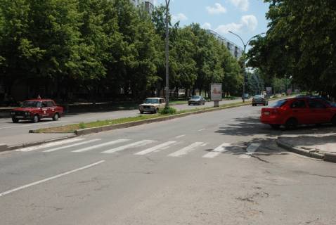 Citylight B in Yuzhnoukrainsk av. Nezavisimosti 6, Produtovyj mazazin, Kafe "Kristall" Photo 1