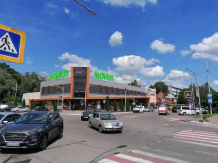Билборд A в Вышгороде площа Шевченка, центральний фасад NOVUS фото 1