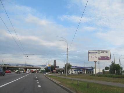 Билборд A в Киеве пр-т. Ватутіна, поворот на вул. Бальзака на розподільчій смузі фото 1