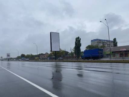 Билборд A в Киеве просп.Броварський . 51 напроти на розподілювачі  6х3 вертикальний НОВИЙ ЩИТ фото 1