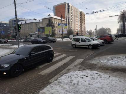 Призма A в Ивано-Франковске, 3х6  Коновальця, Бандери, Ребета, Європейська площа - 435209 фото 1