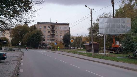 Билборд A в Ивано-Франковске, 3х6  Пасічна вул. Ю.Целевича поруч ресторану ПОВИДЛО фото 1